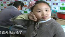 张妈妈为城里儿女包饺子