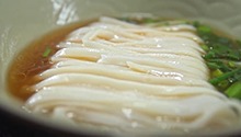 长沙早餐江湖中的米粉大师展示最高手法