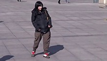 街头临产 助人姐妹医院痛哭