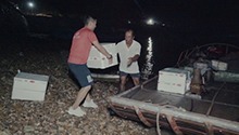 夜间捕鱼人