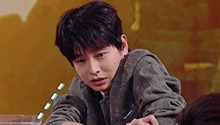 彭昱畅挑战徒手盲摸青蛙