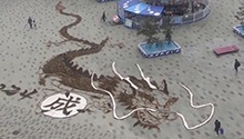 迎新年 日本打造出巨幅神龙地面画